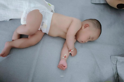 甘南几个月宝宝会抬头